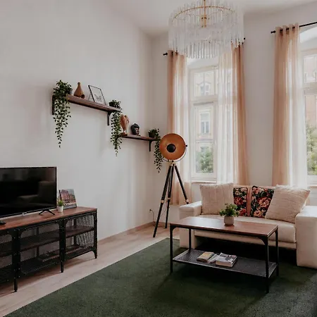 Gemuetliche Erdgeschosswohnung Auf Dem Kassberg Mit Balkon Und 2 Schlafzimmern *
